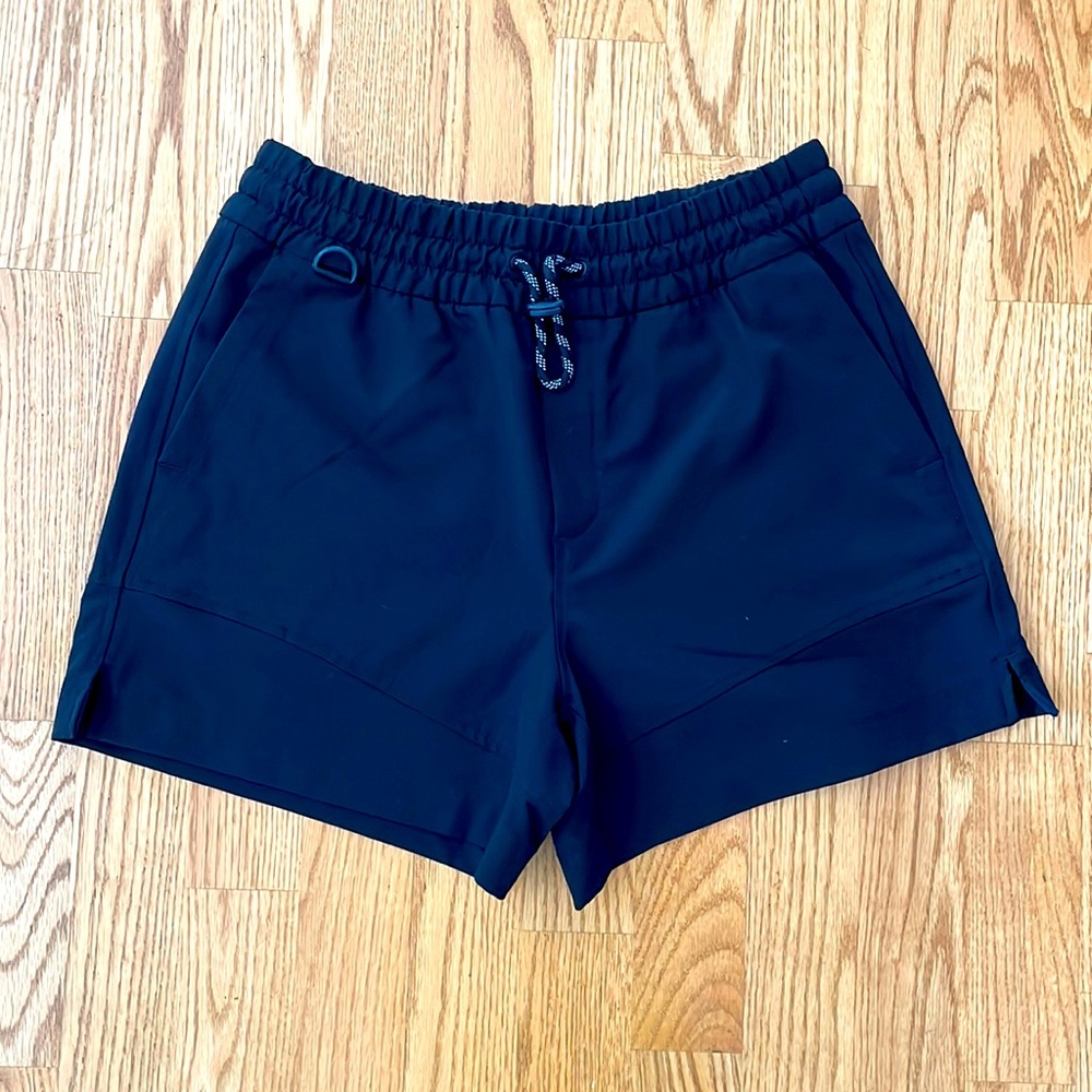 Old Navy women’s stretchtech shorts, size S